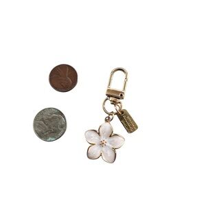 White and Pink Bag Charm🌺